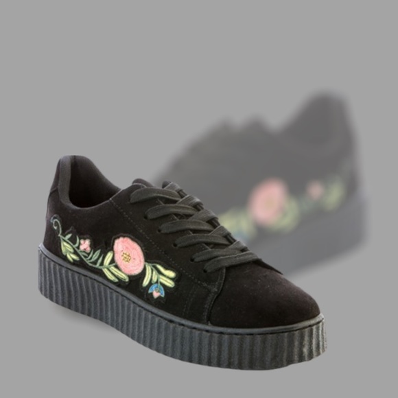 🛑BOGO 1/2🆕Kid’s Suede Embroidered Sneakers **Great Gift Idea - Picture 3 of 7